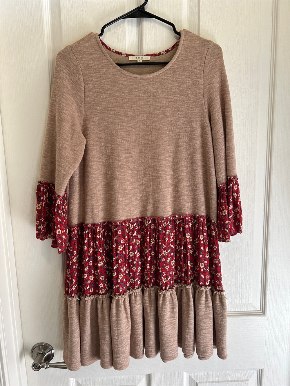 Women’s' Taupe & Red Floral Tiered Dress